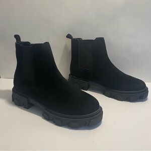 PRICE DROP Urban Outfitters Black Suede Chelsea Boots